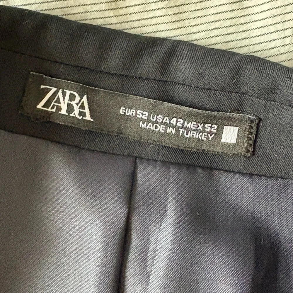Zara Men's Navy Blazer Size 42R